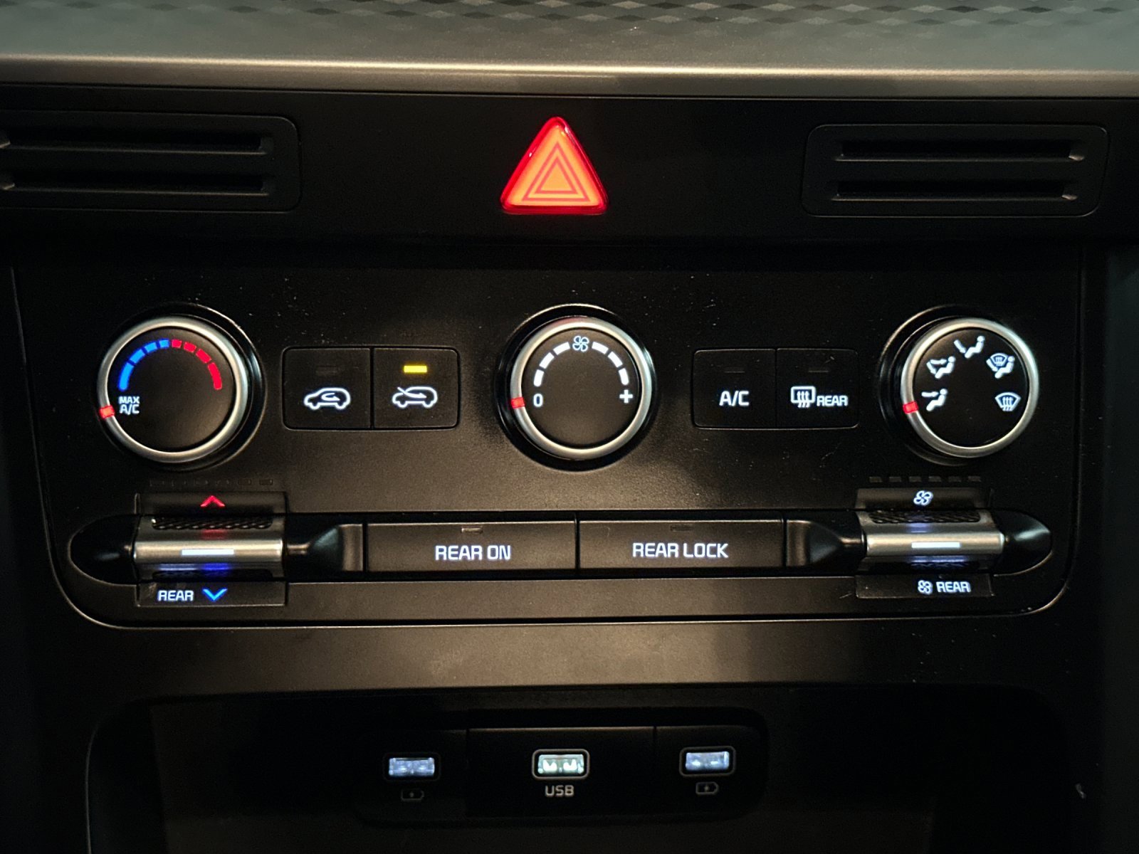 Certified 2024 Kia Carnival LX image 20