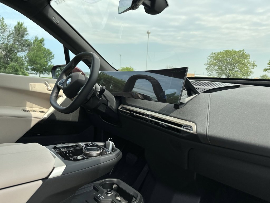 New 2026 BMW iX xDrive60 image 26