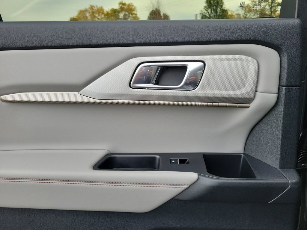 New 2026 Ford Explorer Active w/ Active Comfort Package image 14