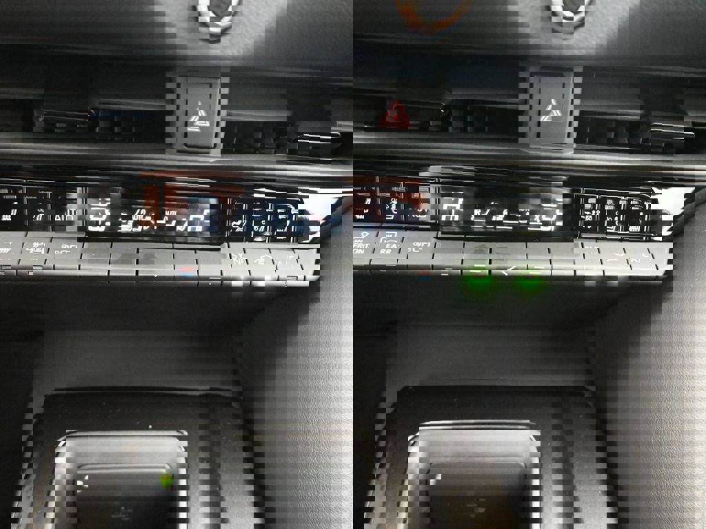 New 2025 Toyota Crown Signia image 15