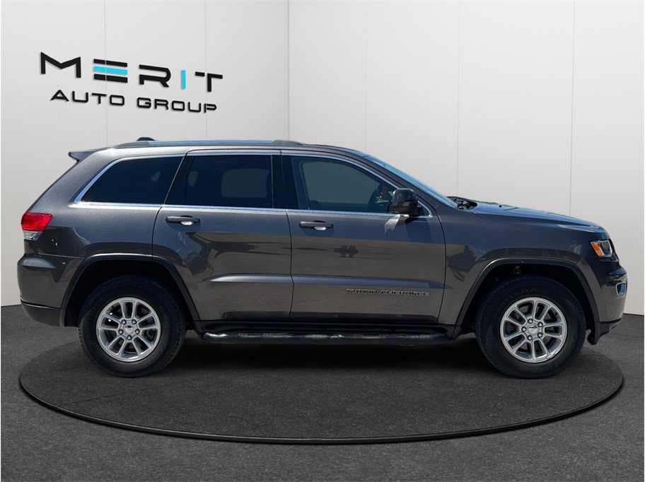 Used 2019 Jeep Grand Cherokee Laredo AWD/4WD image 10