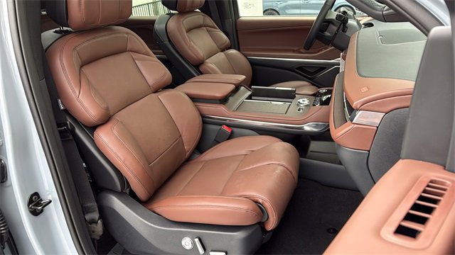 New 2025 Lincoln Navigator L Reserve image 10