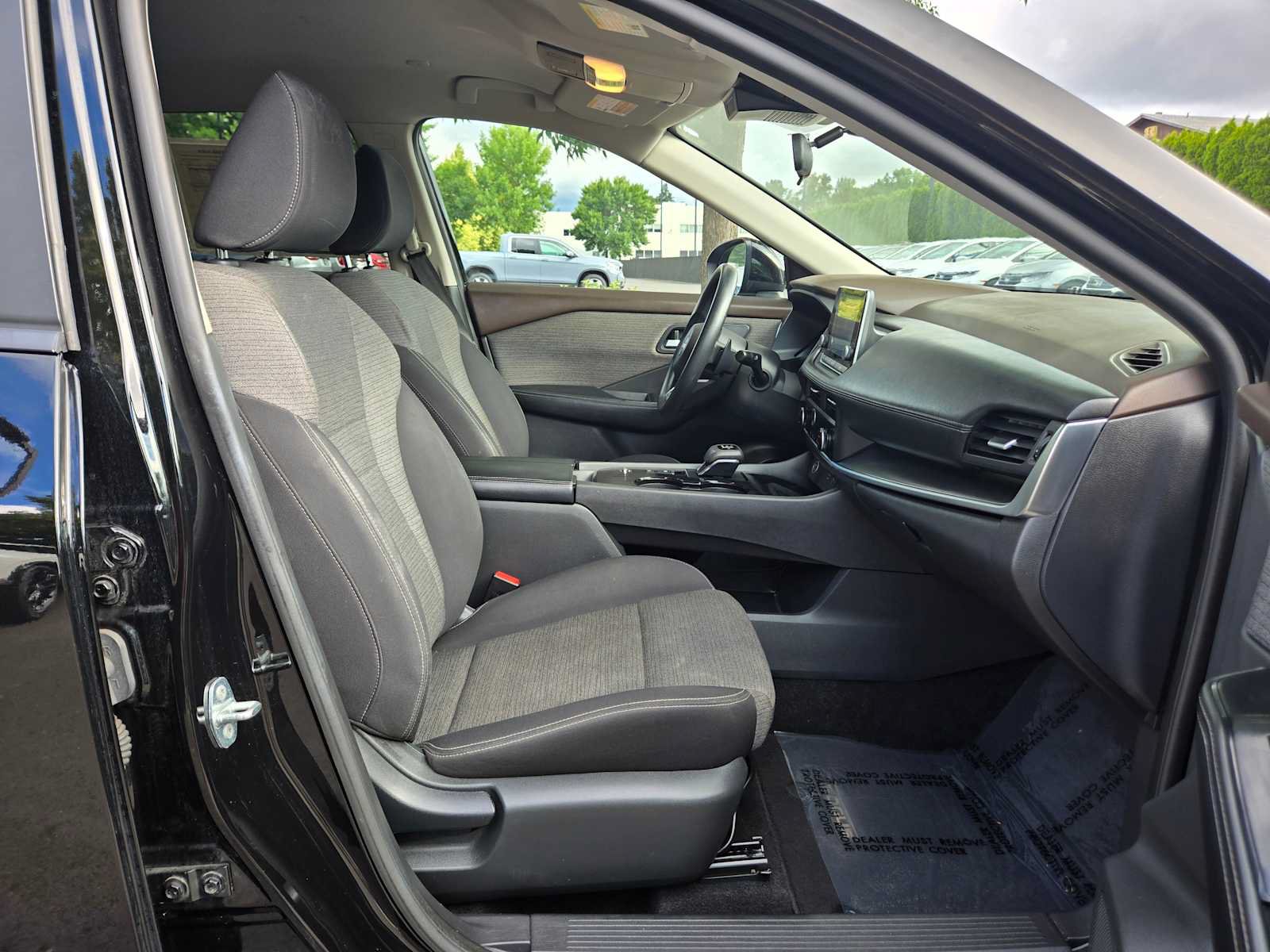 Used 2023 Nissan Rogue SV FWD image 11