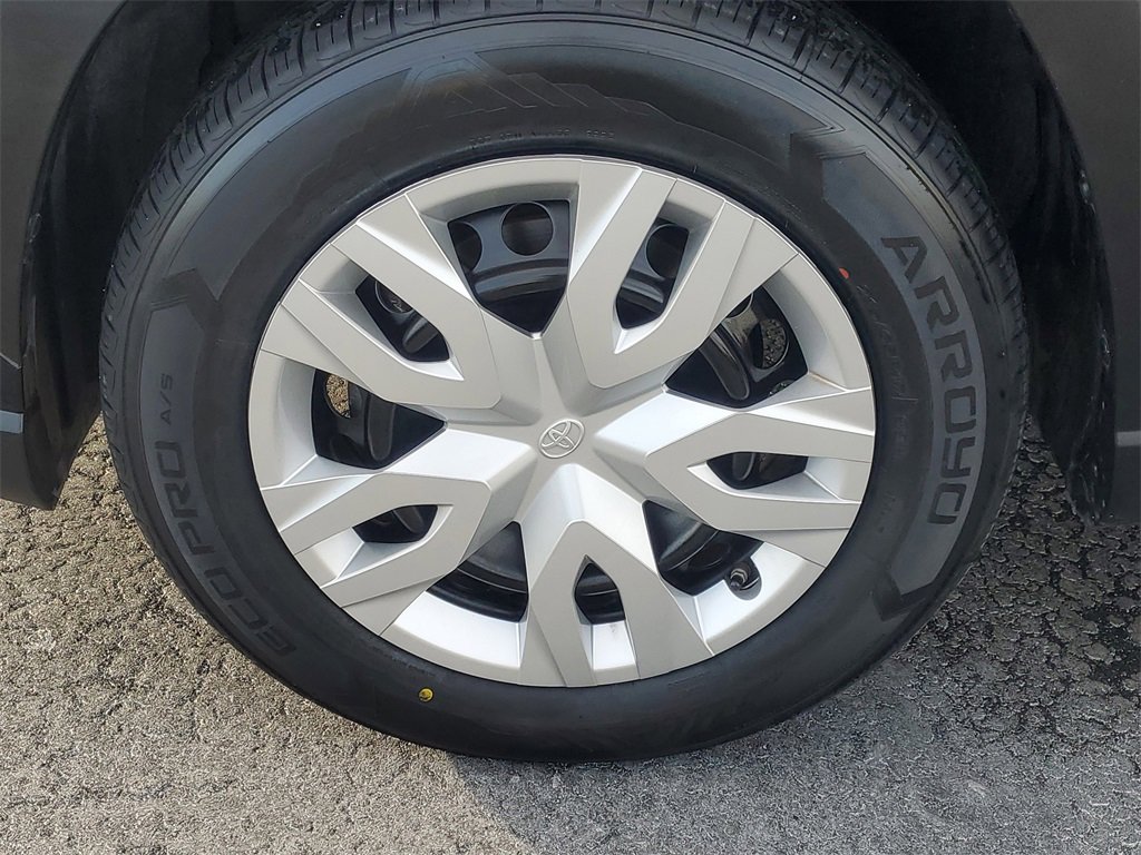 Used 2025 Toyota Corolla Cross L image 4