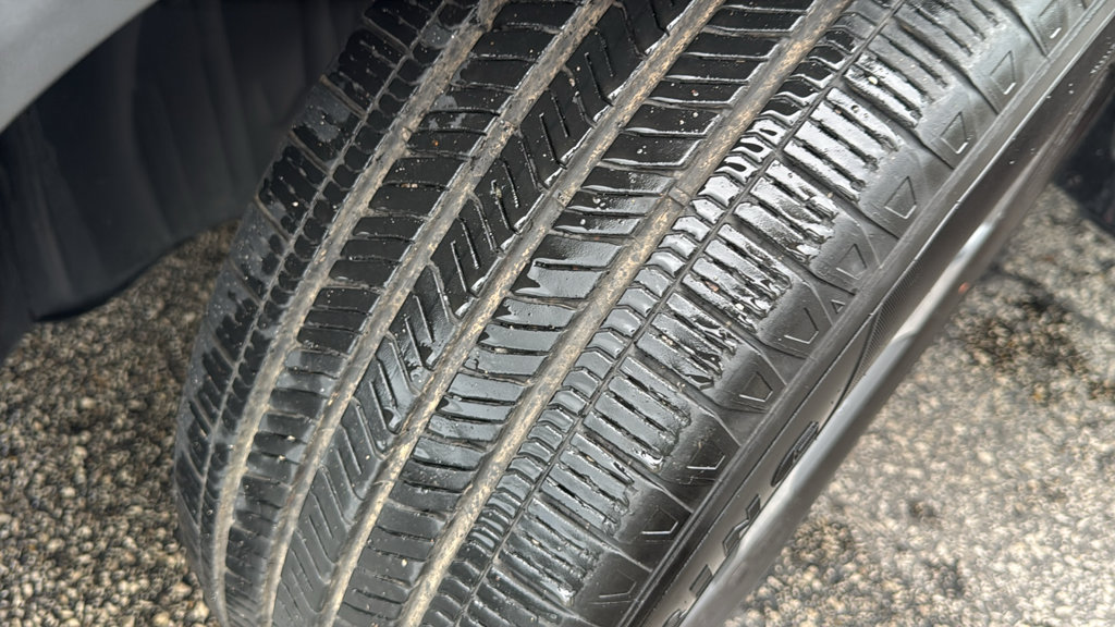 Used 2025 Honda Pilot EX-L image 11