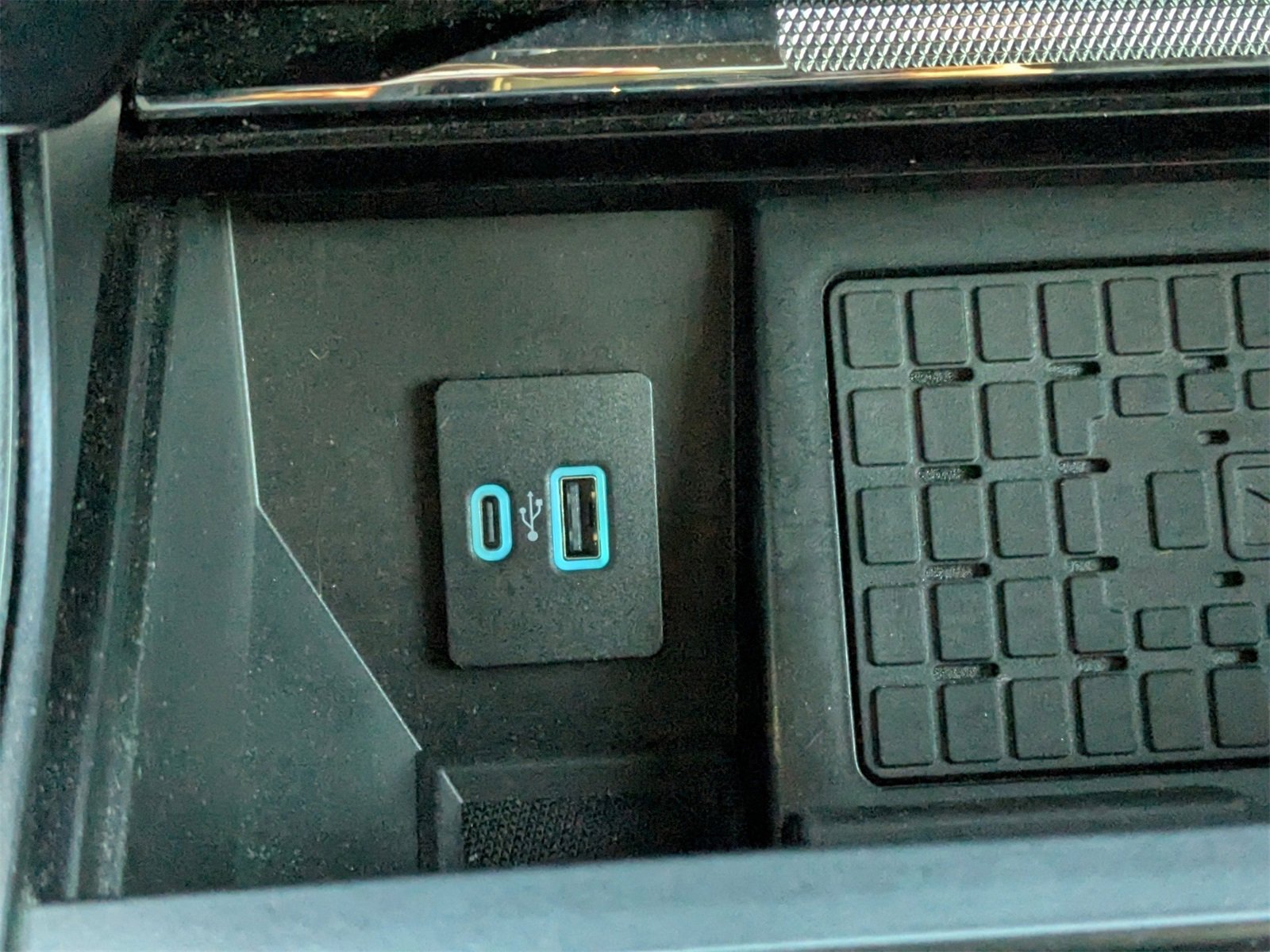 Used 2023 Ford F150 Raptor image 25