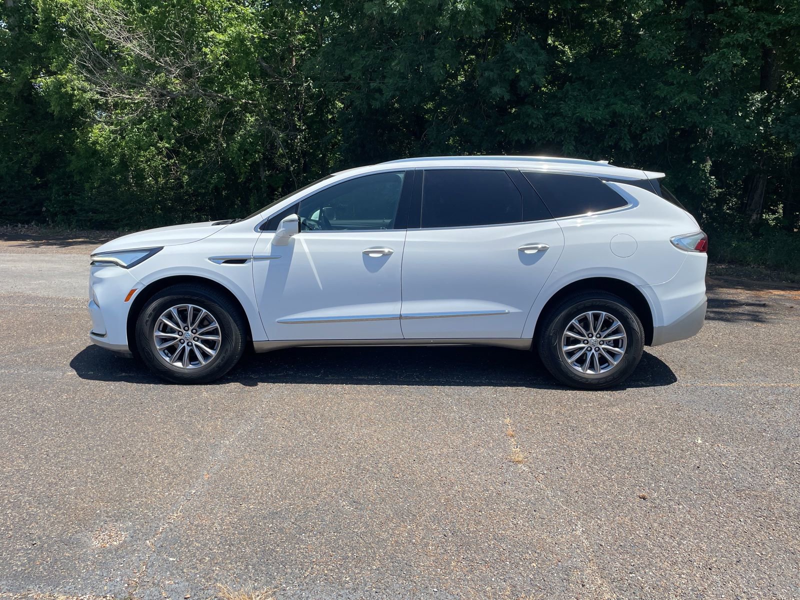Used 2024 Buick Enclave Premium AWD/4WD image 2