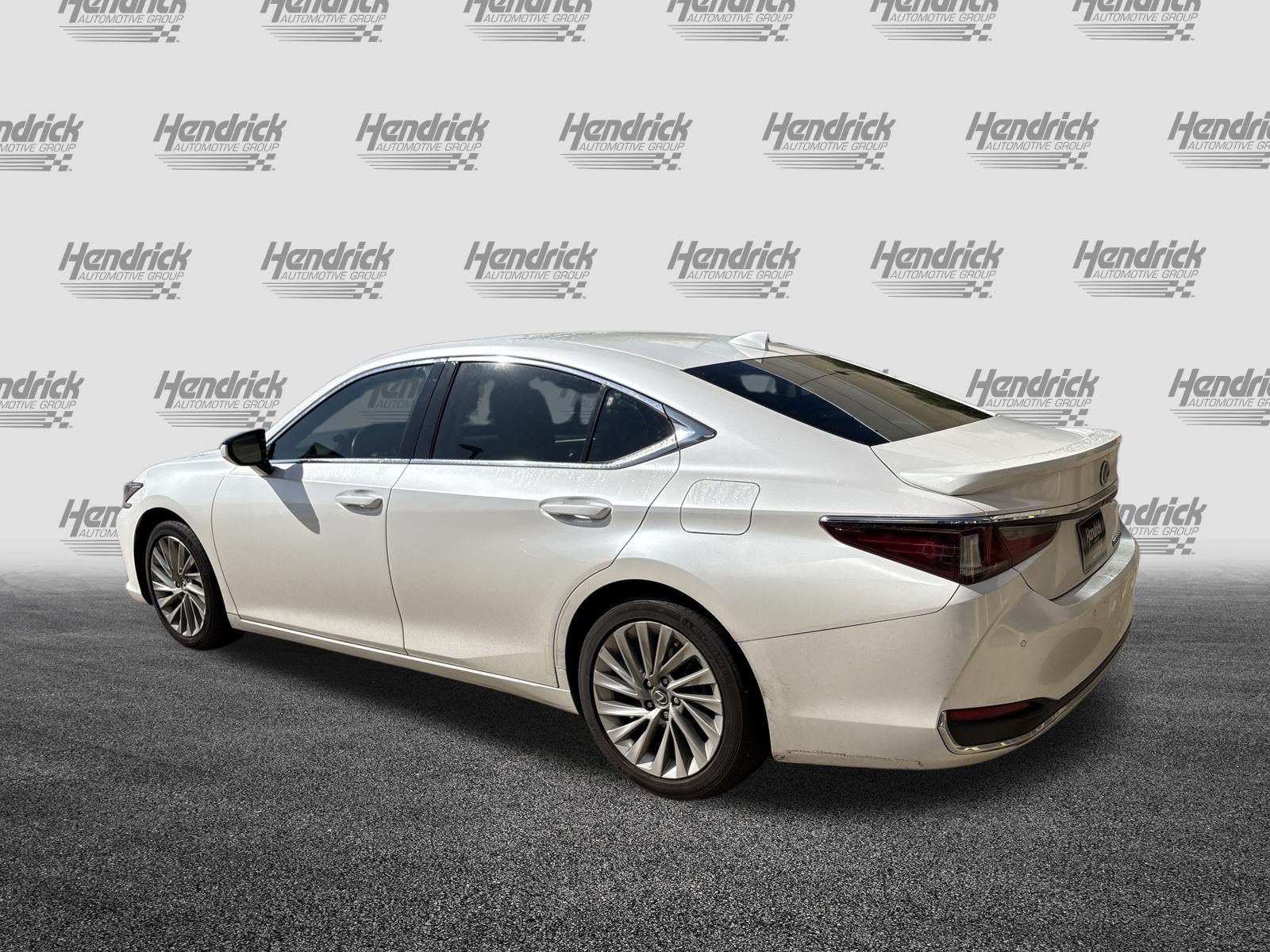 Used 2023 Lexus ES 300h w/ Accessory Package (Z2) FWD image 8