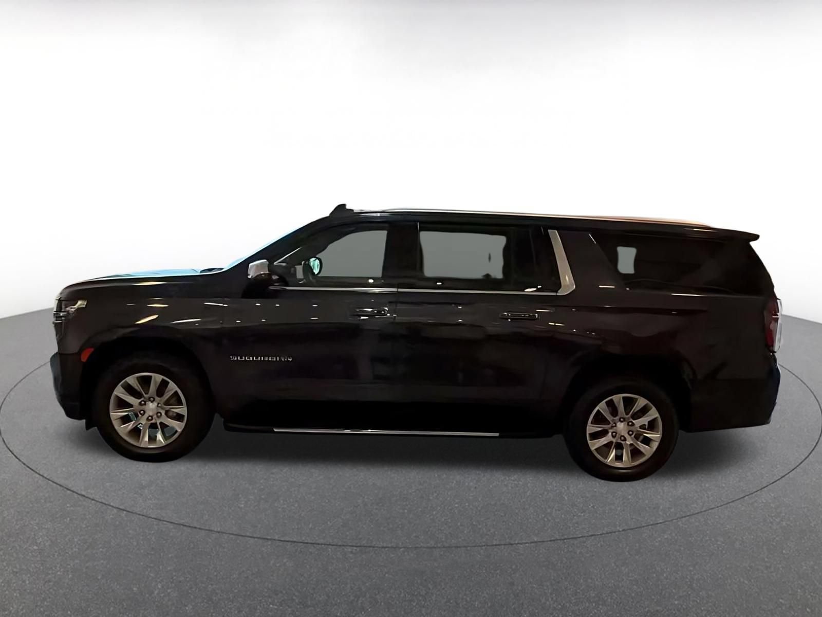 Used 2023 Chevrolet Suburban Premier AWD/4WD image 8