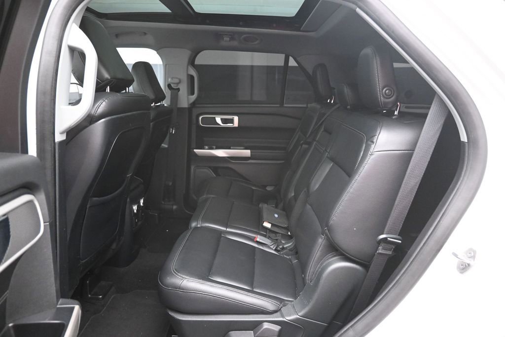 Used 2020 Ford Explorer XLT w/ Equipment Group 202A RWD image 25