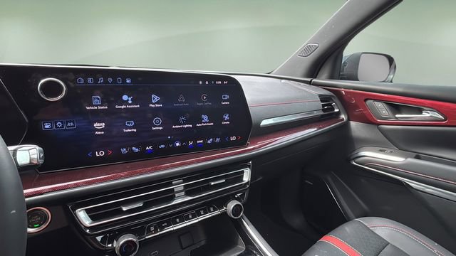 Used 2024 Chevrolet Traverse RS image 21