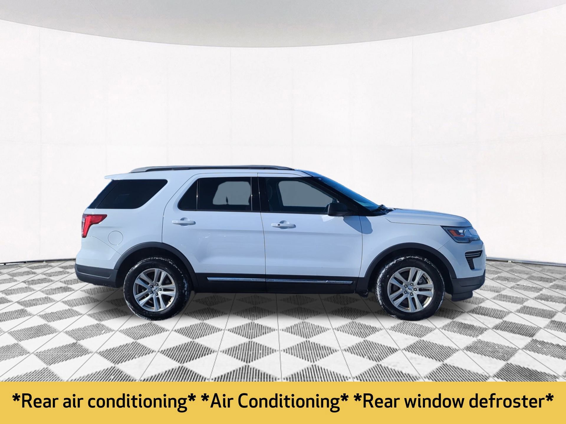 Used 2019 Ford Explorer XLT image 7