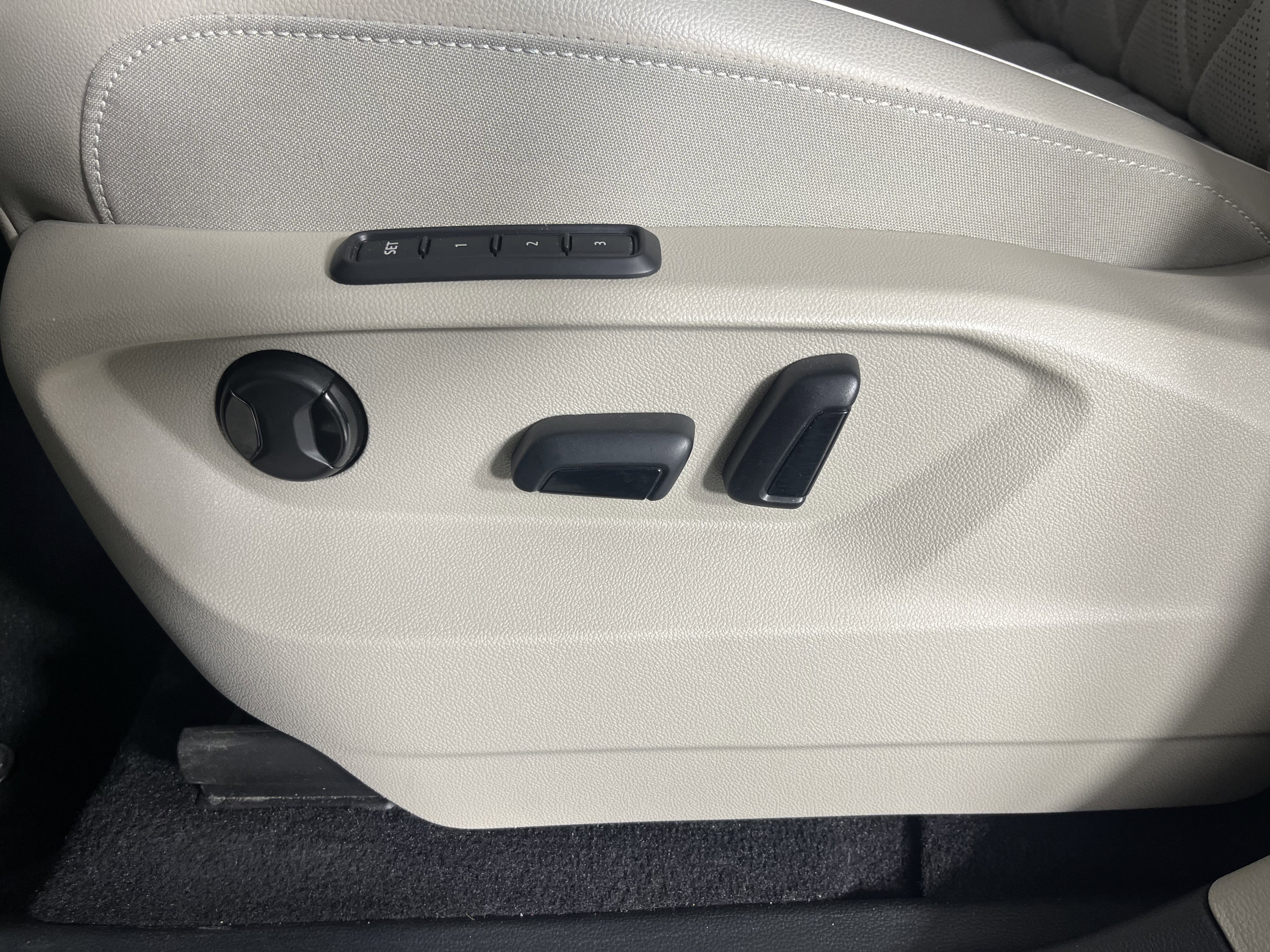 Certified 2024 Volkswagen Atlas SEL Premium R-Line AWD/4WD image 20