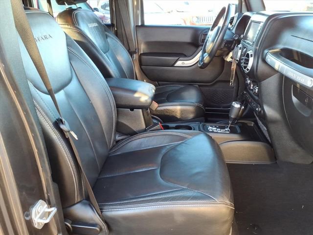 Used 2018 Jeep Wrangler Unlimited Sahara w/ Connectivity Group image 25