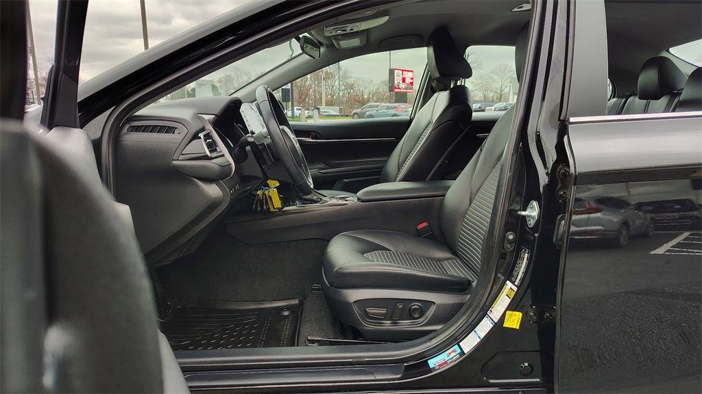 Used 2023 Toyota Camry SE image 7