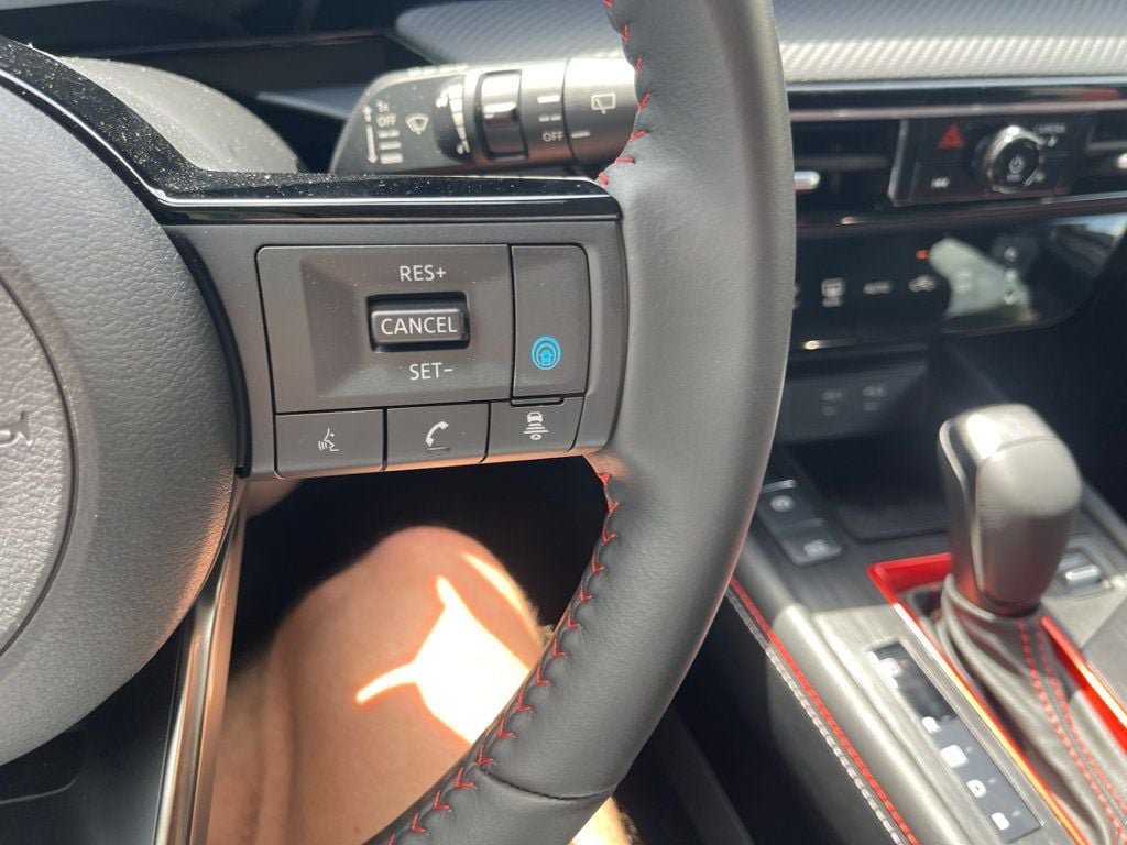 Used 2025 Nissan Kicks SR FWD image 17