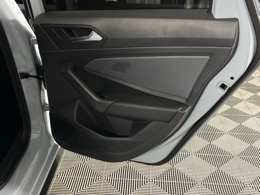 Used 2025 Volkswagen Jetta GLI Autobahn image 29