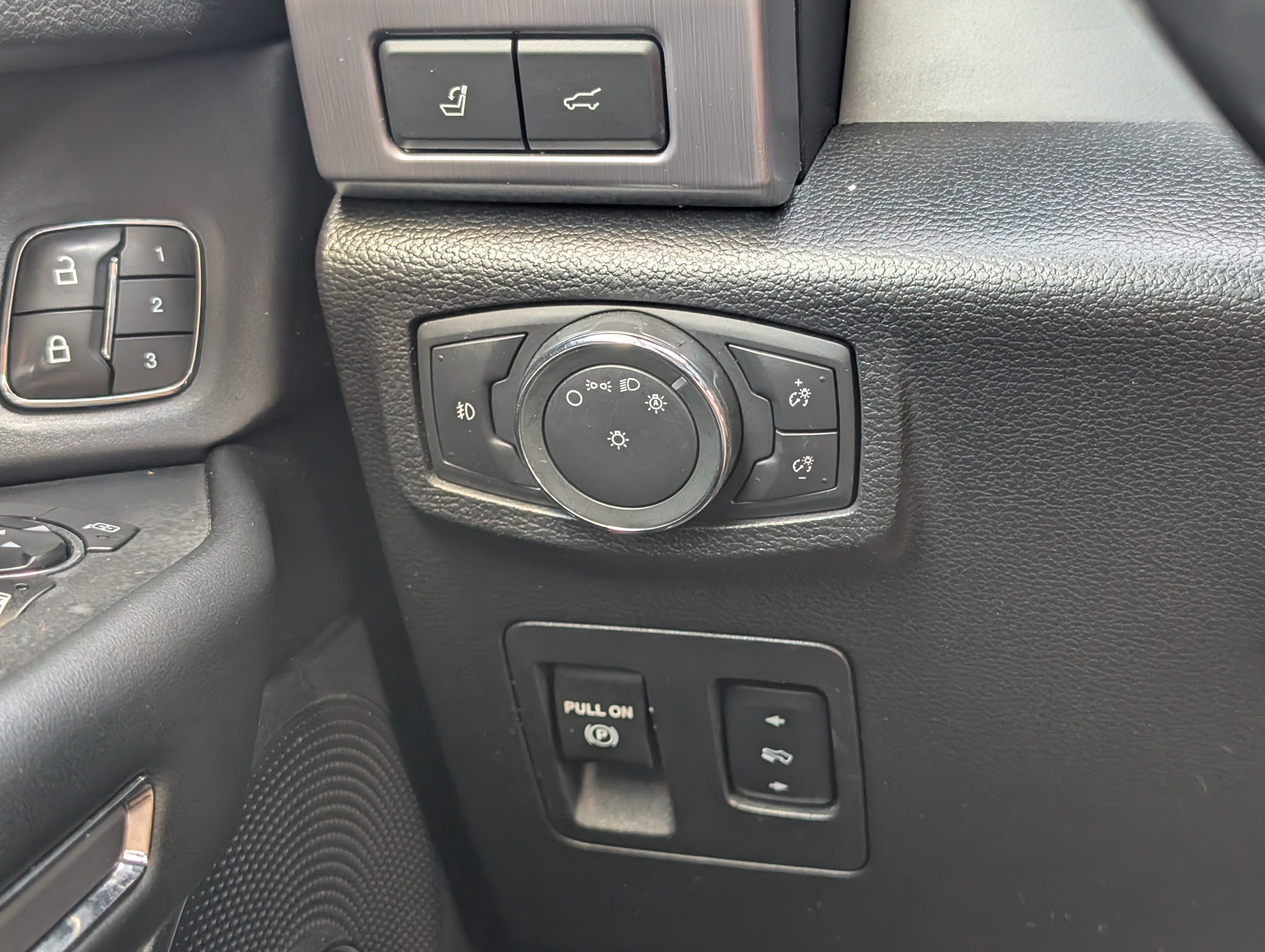 Used 2019 Ford Expedition Max Platinum AWD/4WD image 25