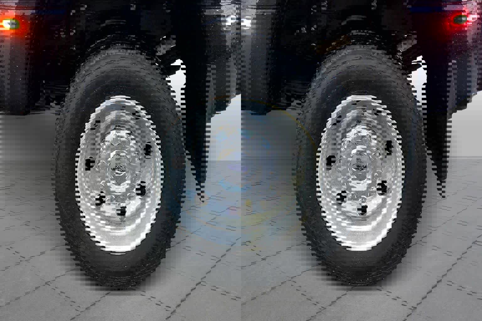 Used 2022 Ford F450 Platinum w/ FX4 Off-Road Package image 9