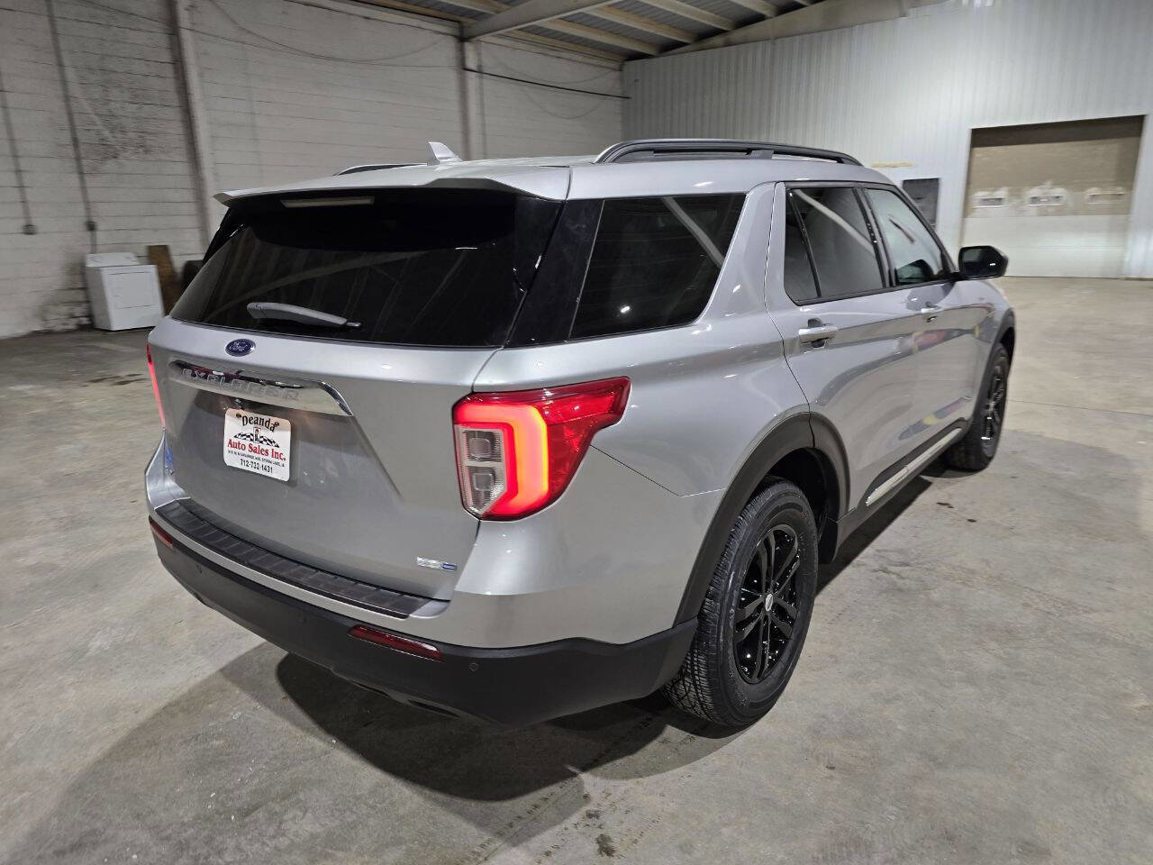 Used 2020 Ford Explorer XLT w/ Comfort Package image 12