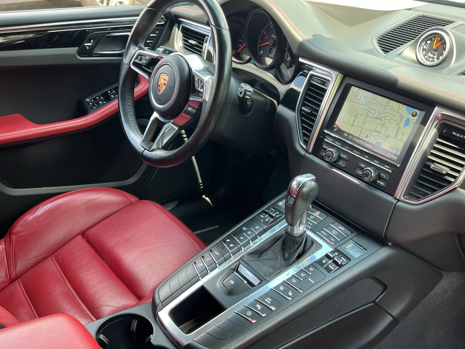 Certified 2015 Porsche Macan Turbo AWD/4WD image 16