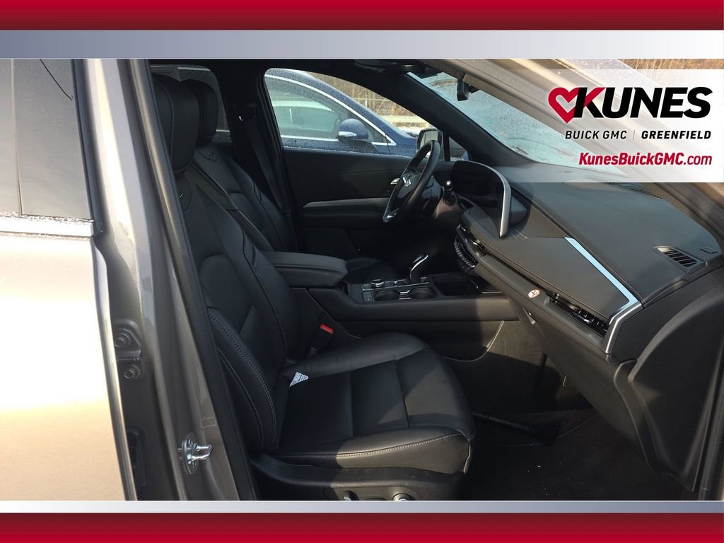 Used 2025 Cadillac XT4 Premium Luxury image 18