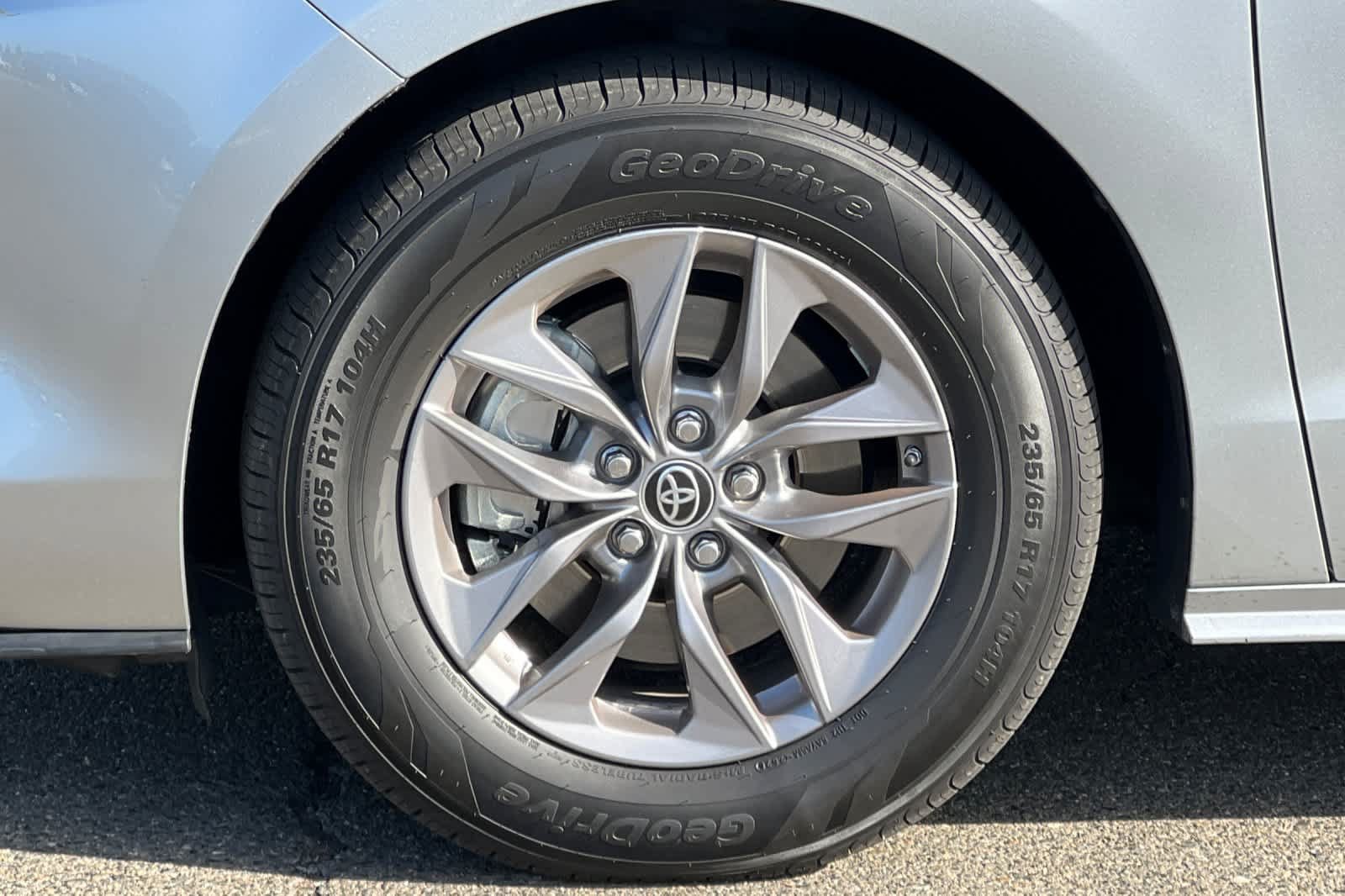 Certified 2022 Toyota Sienna XLE FWD image 32