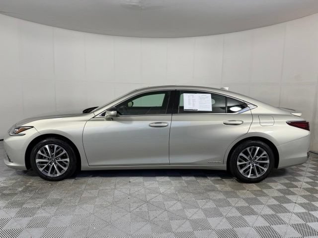 Certified 2022 Lexus ES 300h w/ Premium Package FWD image 3