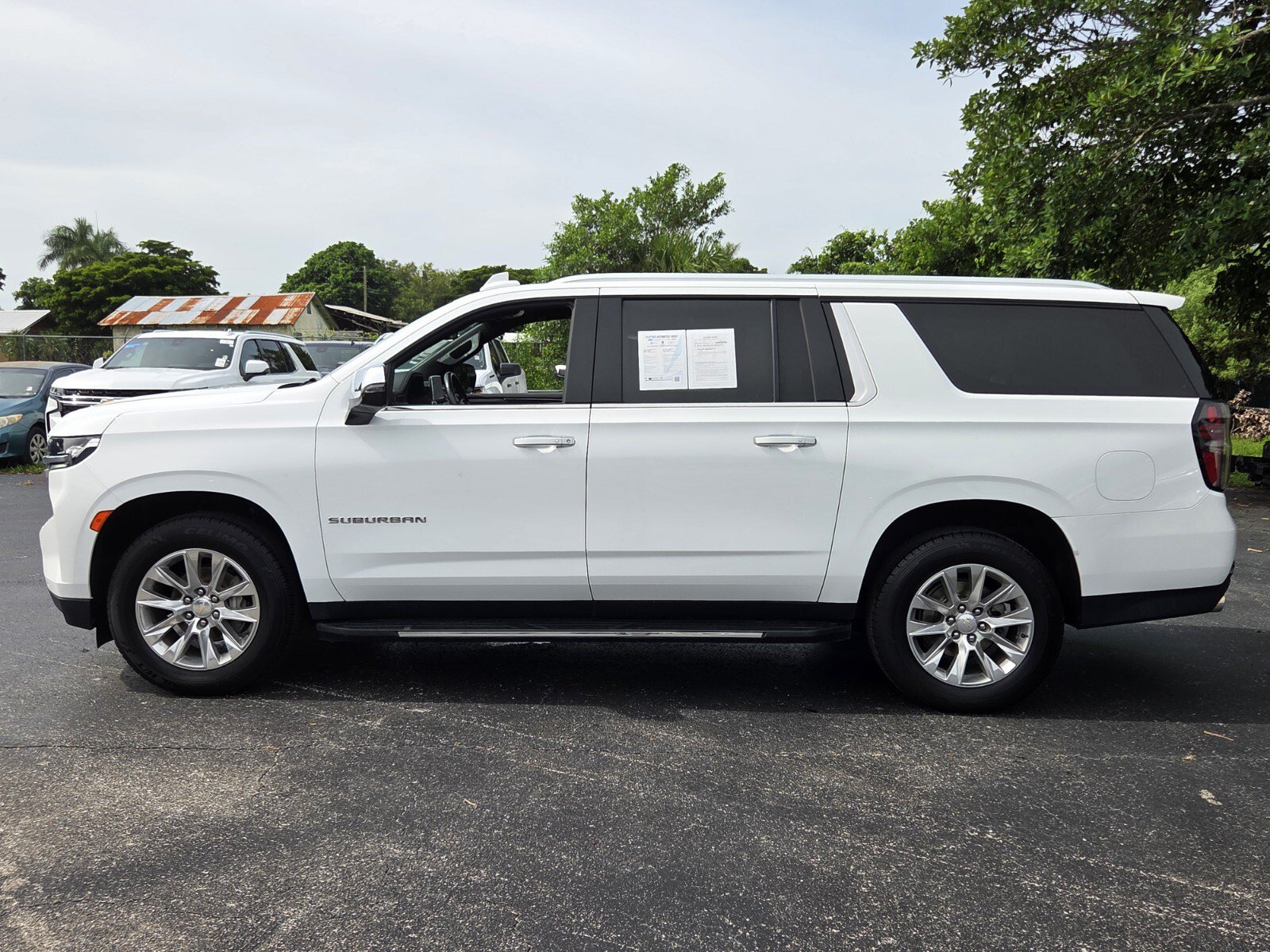 Certified 2023 Chevrolet Suburban Premier AWD/4WD image 2