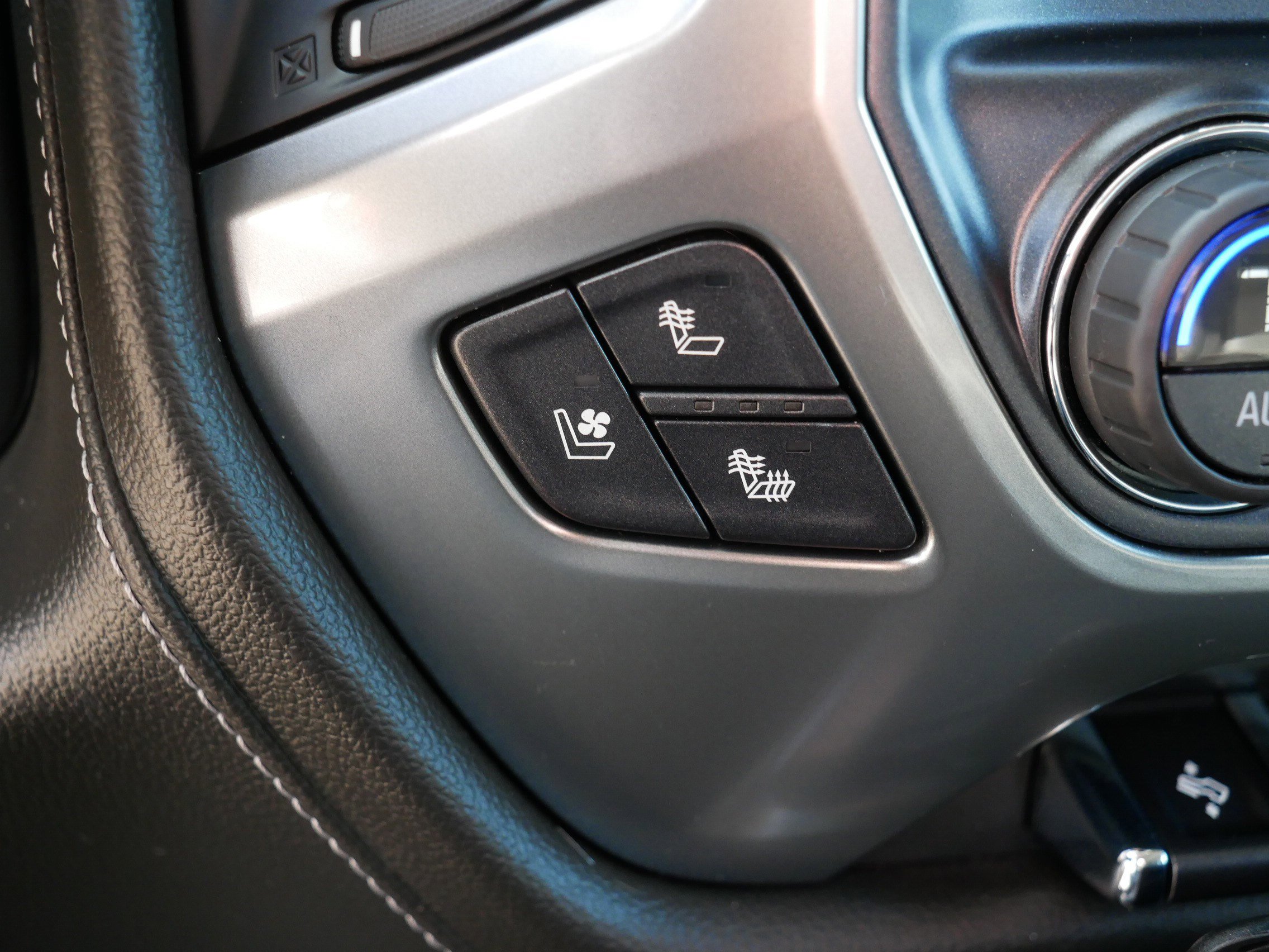 Used 2017 Chevrolet Silverado 1500 LTZ Z71 w/ Realtree Edition AWD/4WD image 32