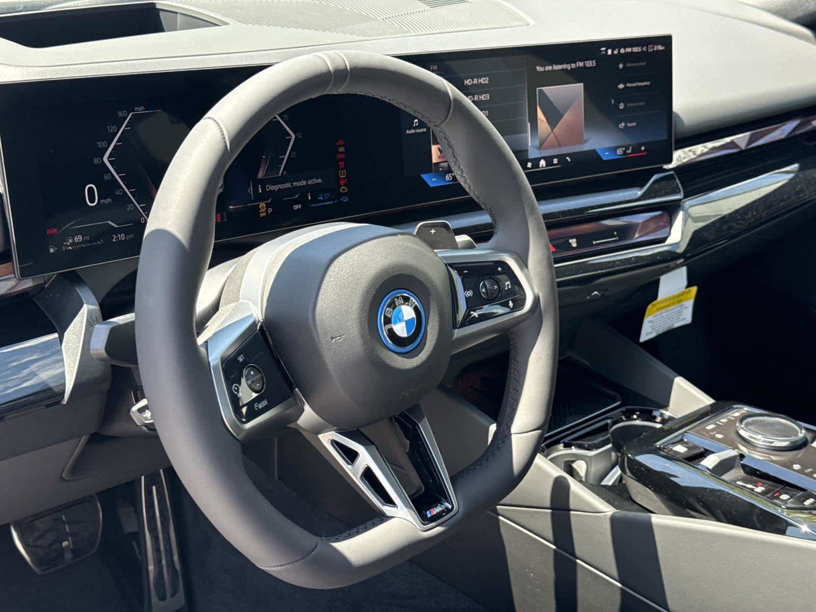 New 2026 BMW 550e xDrive w/ Premium Package AWD/4WD image 2