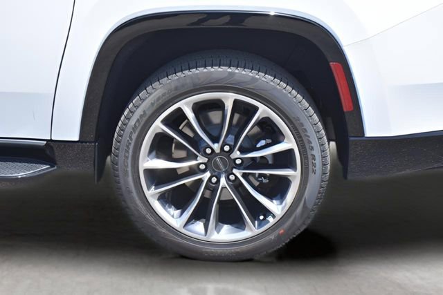 Used 2024 Jeep Wagoneer L Series II w/ Premium Group I image 7