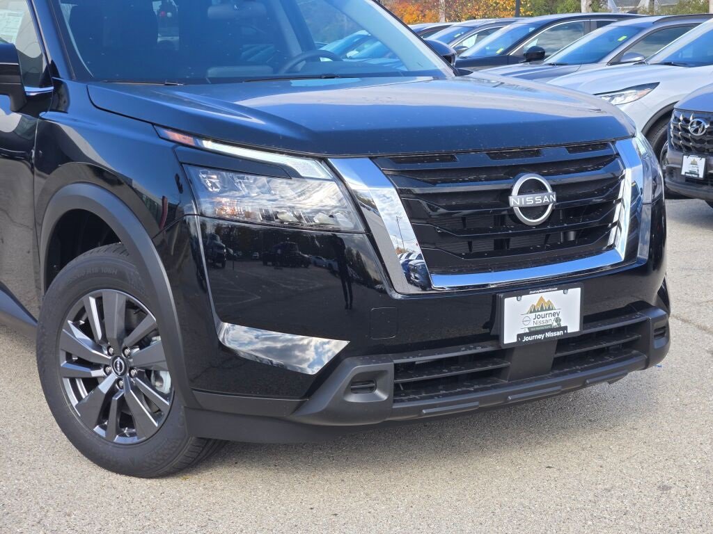 New 2025 Nissan Pathfinder SV w/ Cargo Package image 3