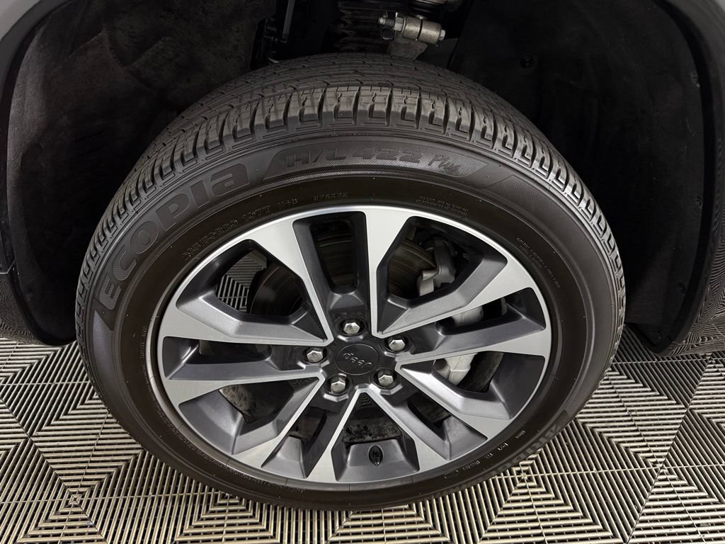 Certified 2024 Jeep Grand Cherokee Overland AWD/4WD image 11