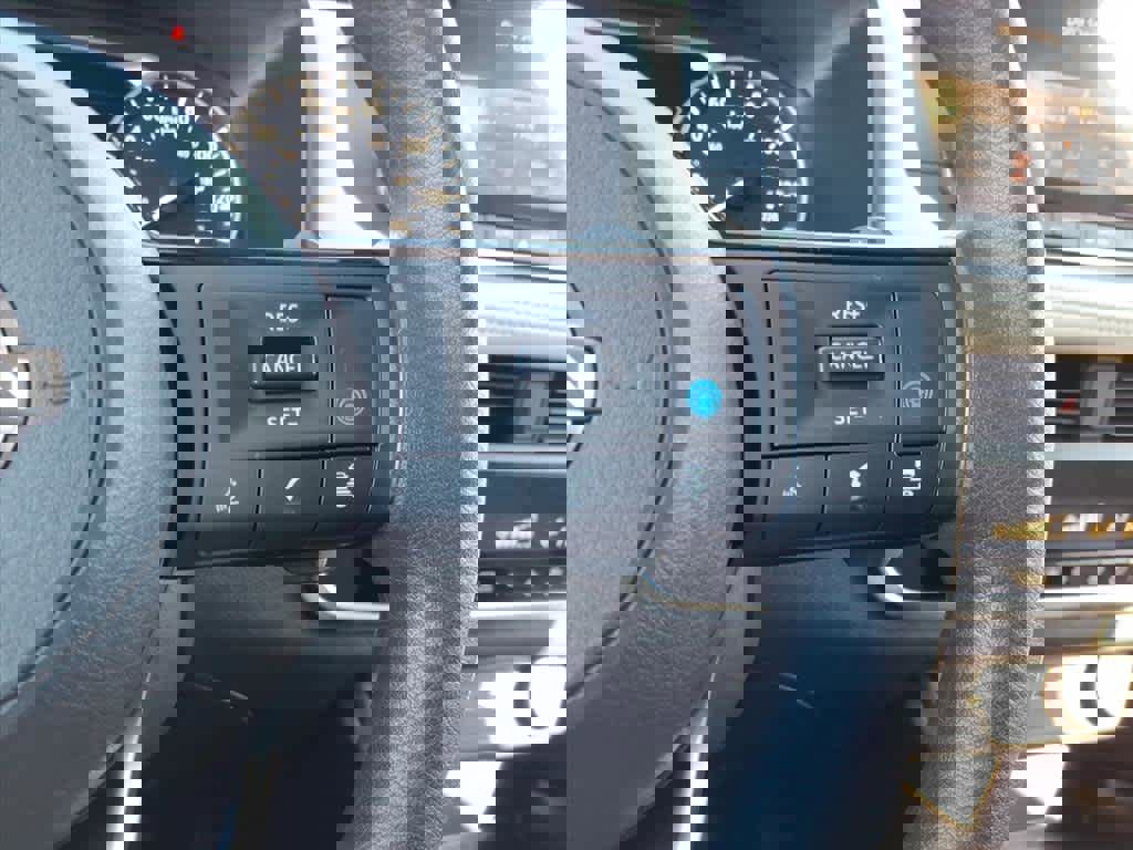 Certified 2023 Nissan Rogue SV image 24