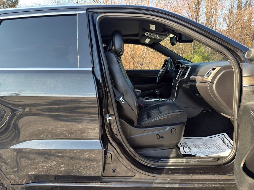 Used 2014 Jeep Grand Cherokee Overland w/ Advanced Technology Group AWD/4WD image 24