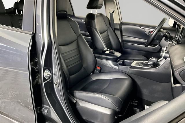 Used 2022 Toyota RAV4 XLE Premium image 28