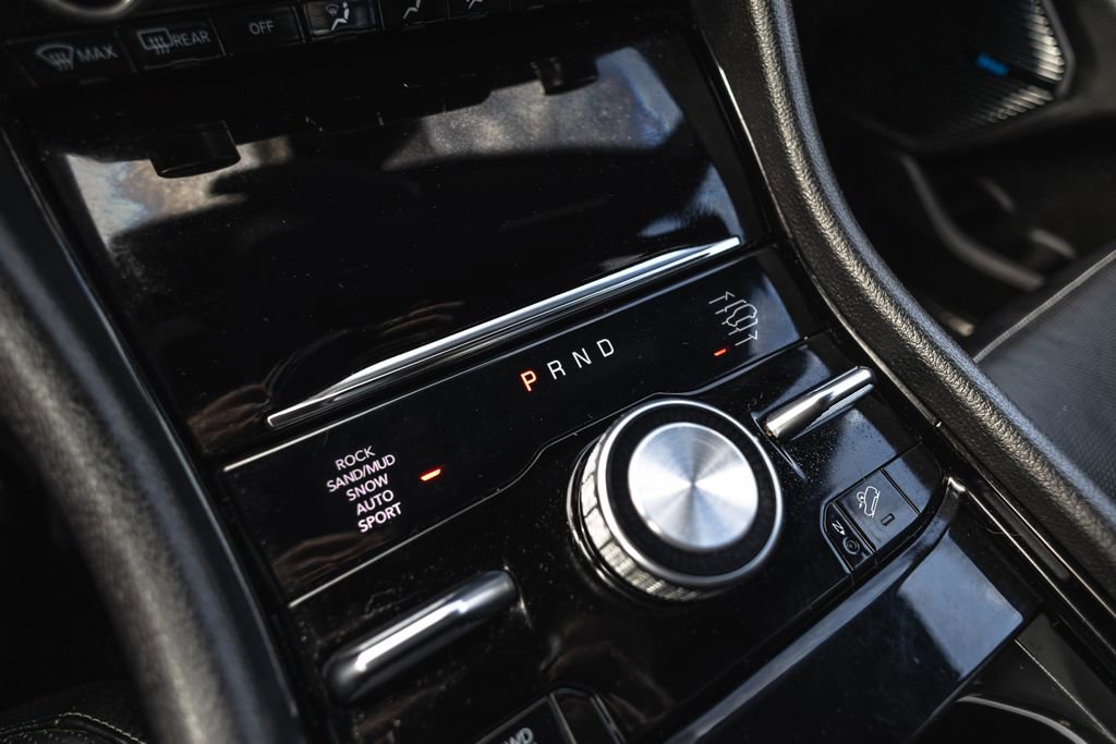 Used 2023 Jeep Grand Cherokee Overland w/ Rear Seat Video Group I AWD/4WD image 17