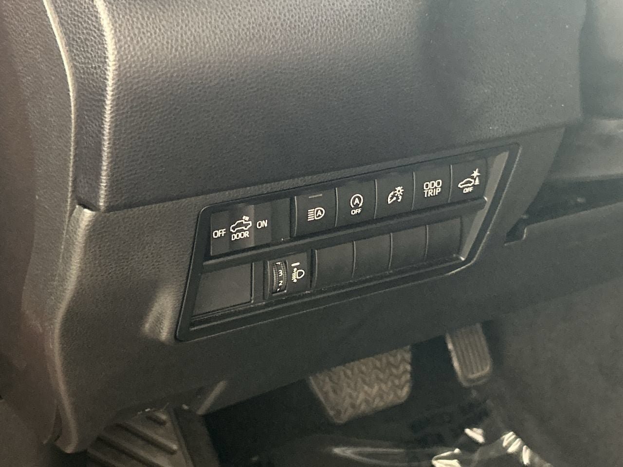 Used 2023 Toyota Tundra SR5 w/ SR5 Convenience Package AWD/4WD image 12