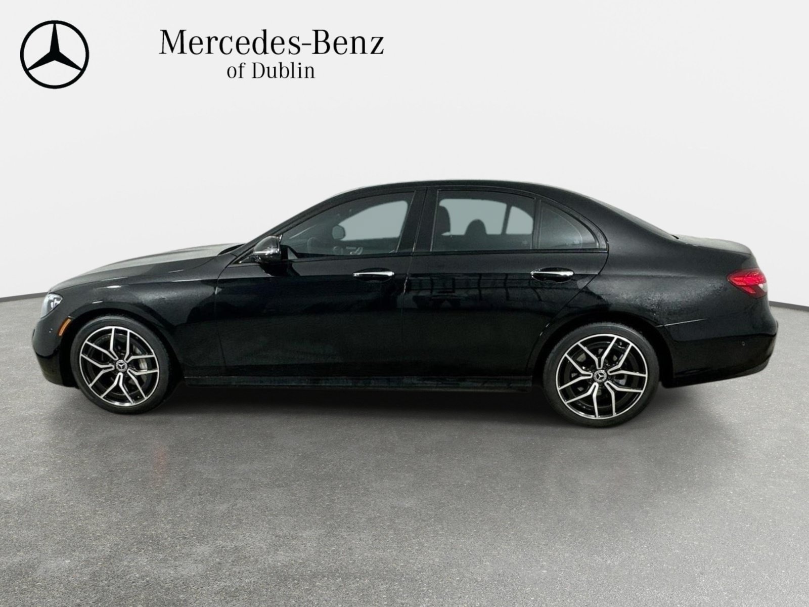 Used 2023 Mercedes-Benz E 350 4MATIC Sedan image 5