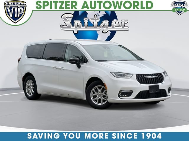 Used 2024 Chrysler Pacifica Touring-L FWD image 1