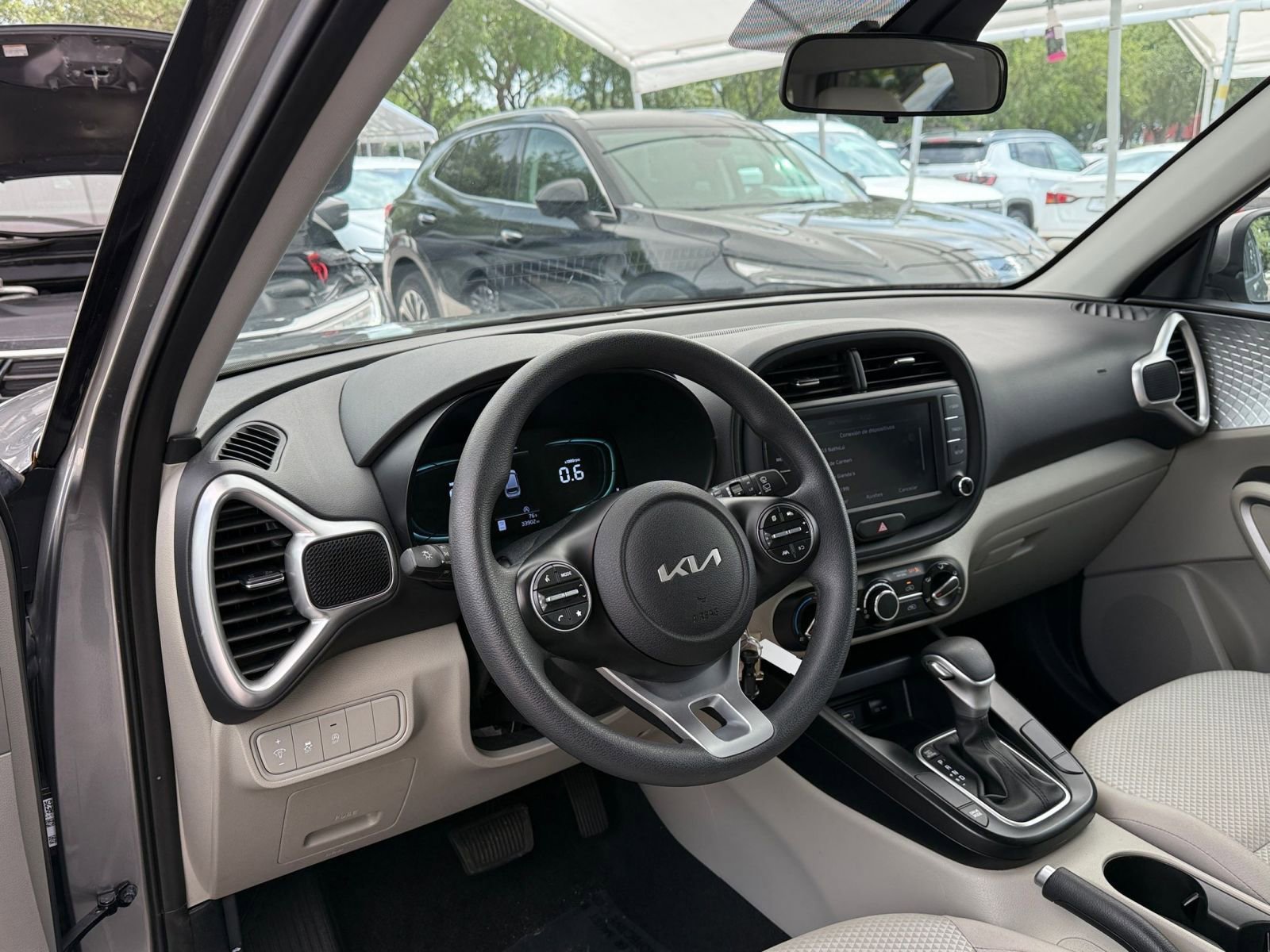 Used 2025 Kia Soul LX w/ LX Technology Package FWD image 31