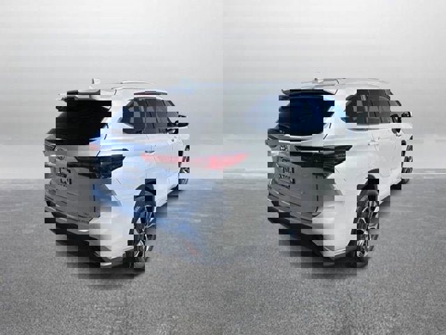 Used 2023 Toyota Highlander XLE image 7