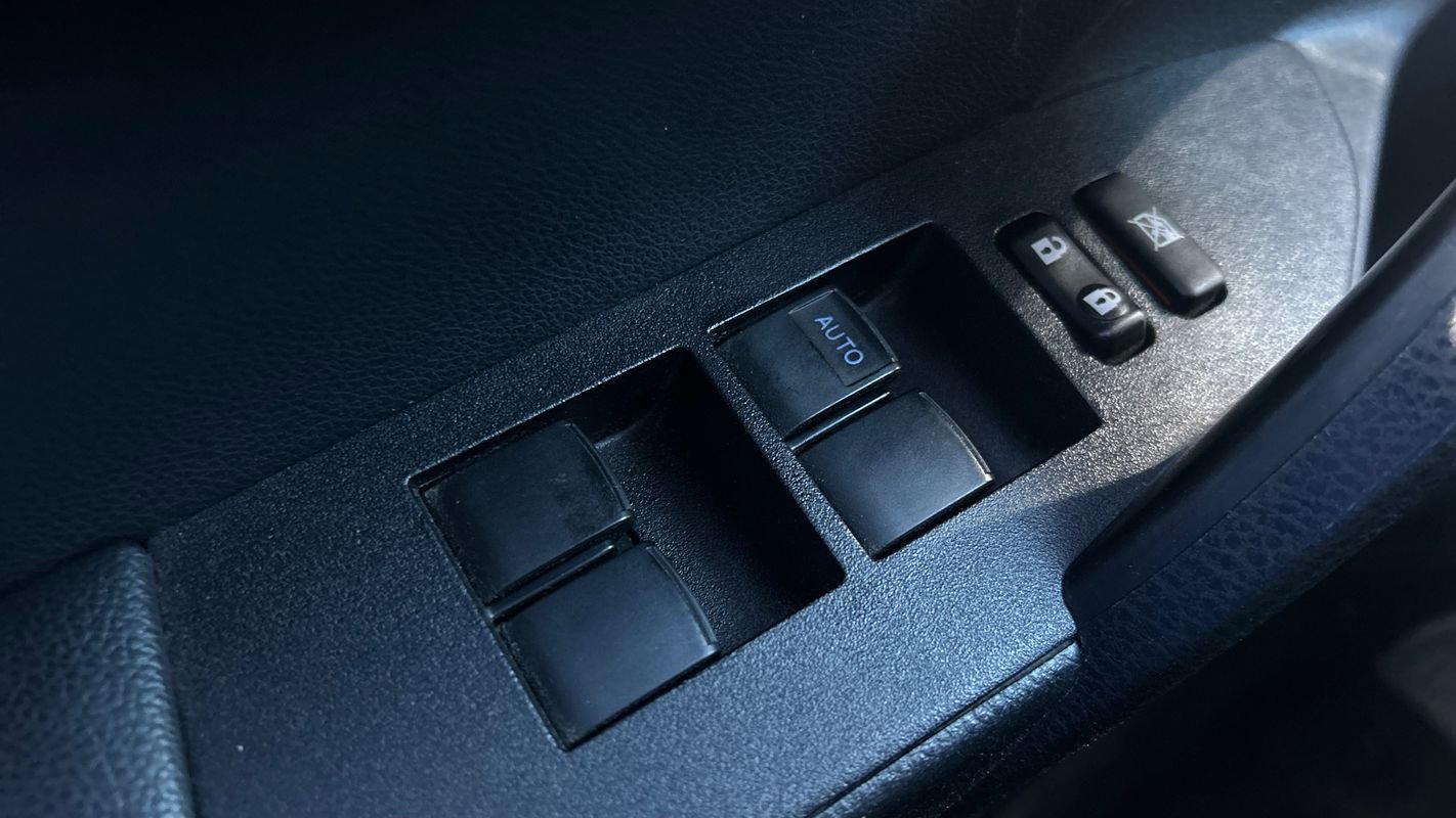 Used 2015 Toyota Corolla S image 30