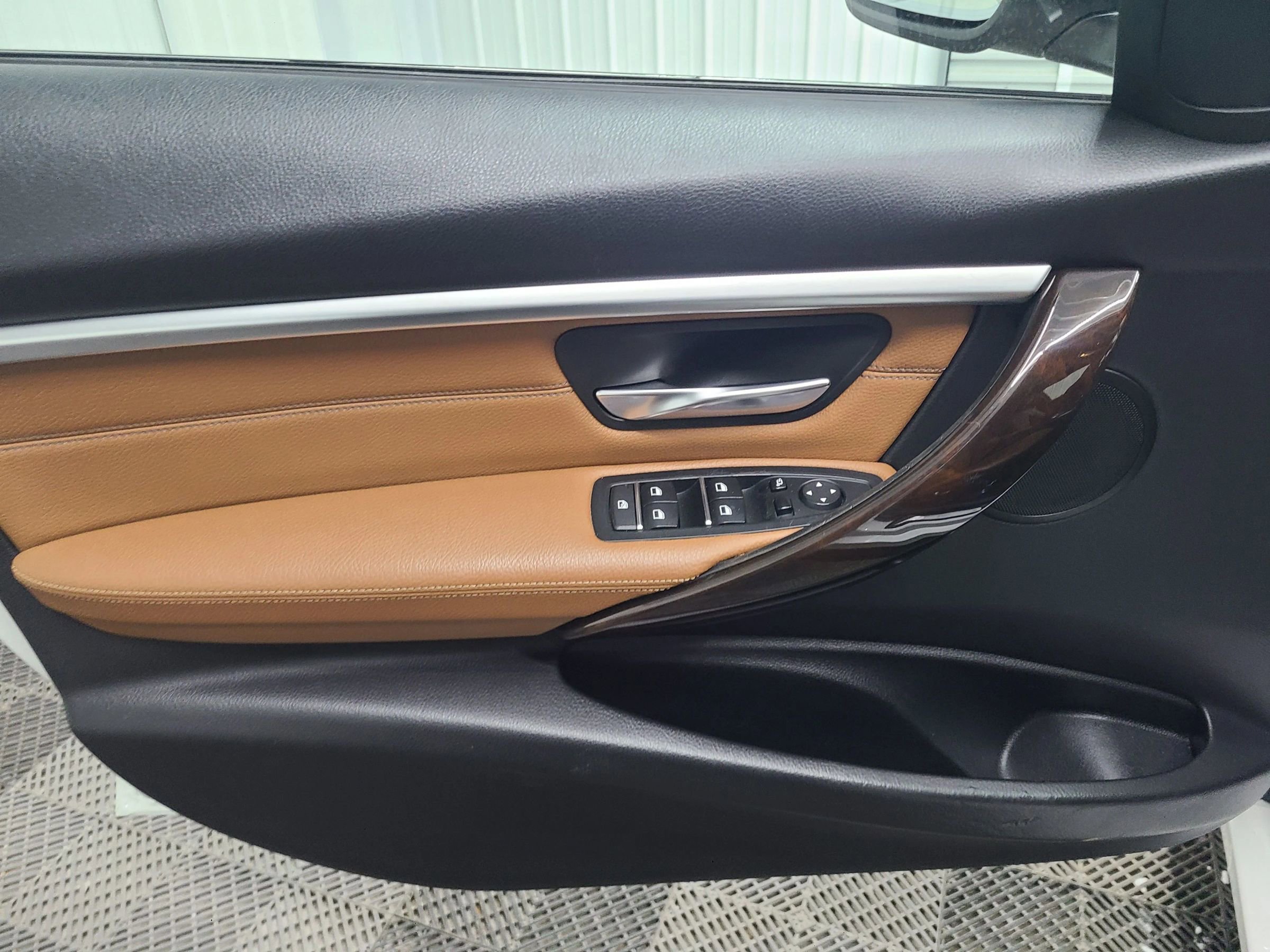 Used 2017 BMW 330i xDrive Wagon image 23