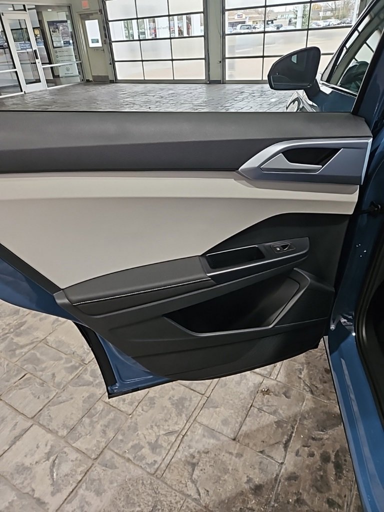 New 2026 Volkswagen Taos SE image 20