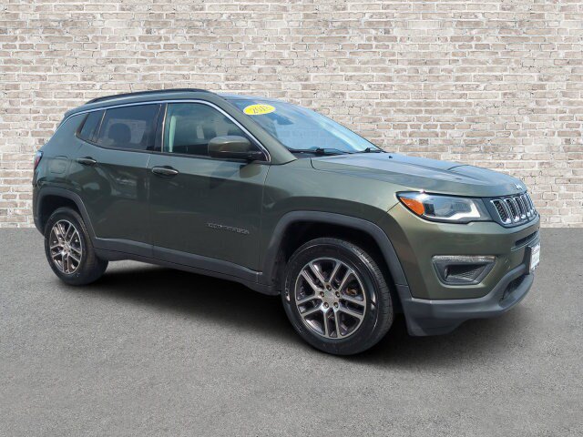 Used 2018 Jeep Compass Latitude w/ Popular Equipment Group AWD/4WD image 1