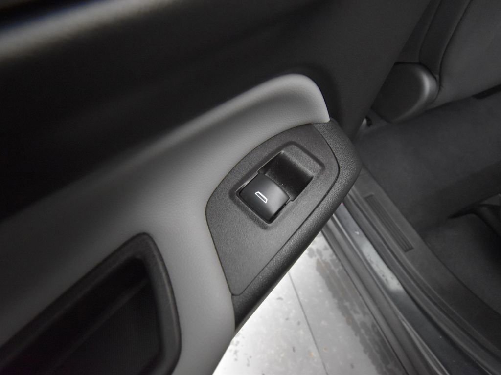 Used 2021 Chevrolet Equinox LS w/ LS Convenience Package image 10