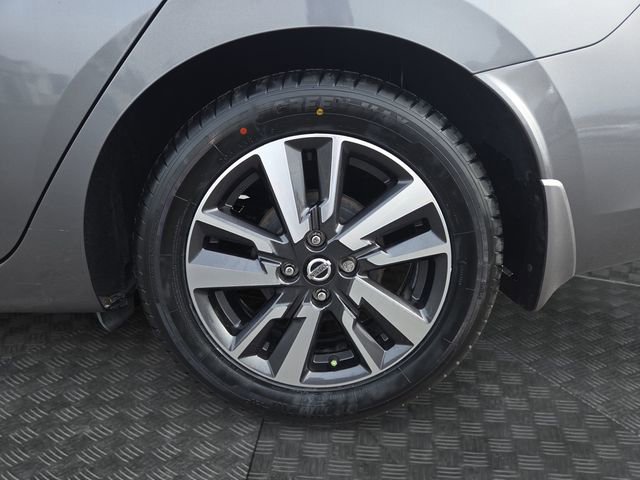 Used 2020 Nissan Versa SV w/ Trunk Package image 31