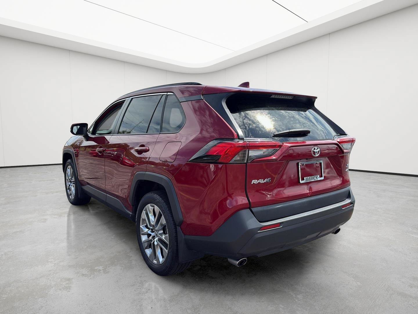 Used 2019 Toyota RAV4 XLE Premium w/ Cold Weather Package AWD/4WD image 9